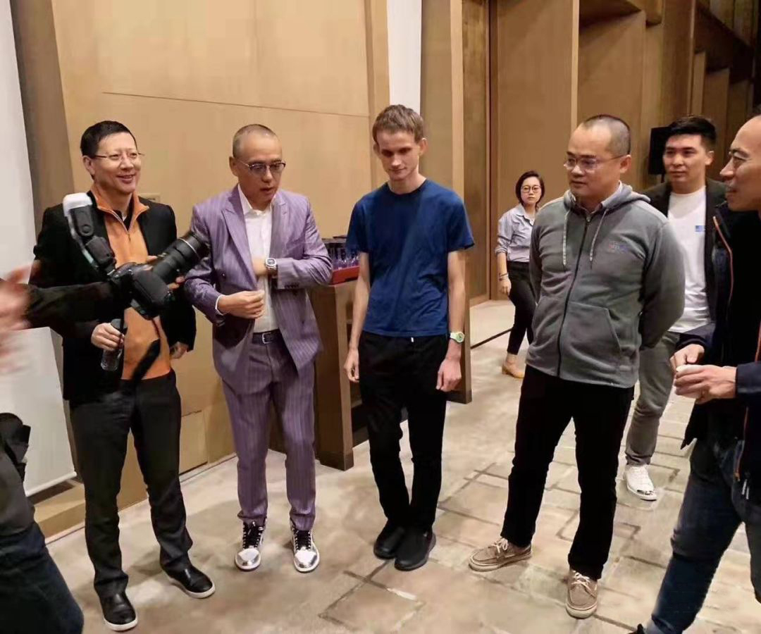 Vitalik 在中國北京與科技精英CEO 們混在一起